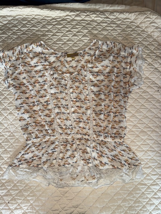 princess vera wang Tops - princess vera wang White Horse Peplum Lace-Trim Blouse
